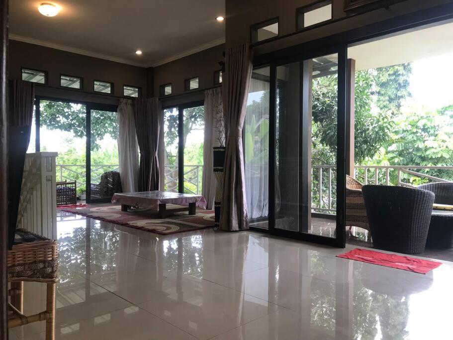 Villa Naumi Bandung Exterior foto
